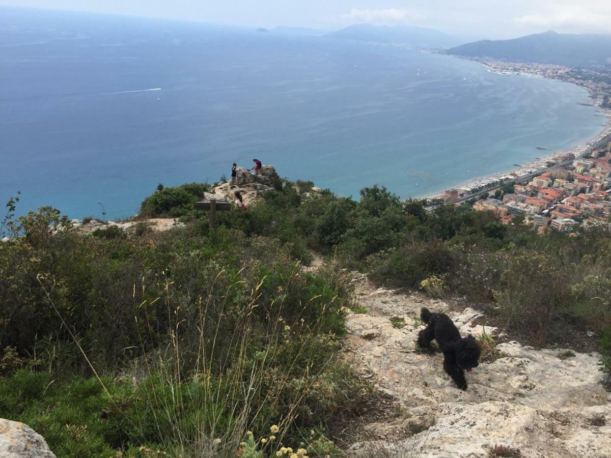 Crosa Tra Le Nuvole Villa Borgio Verezzi Buitenkant foto